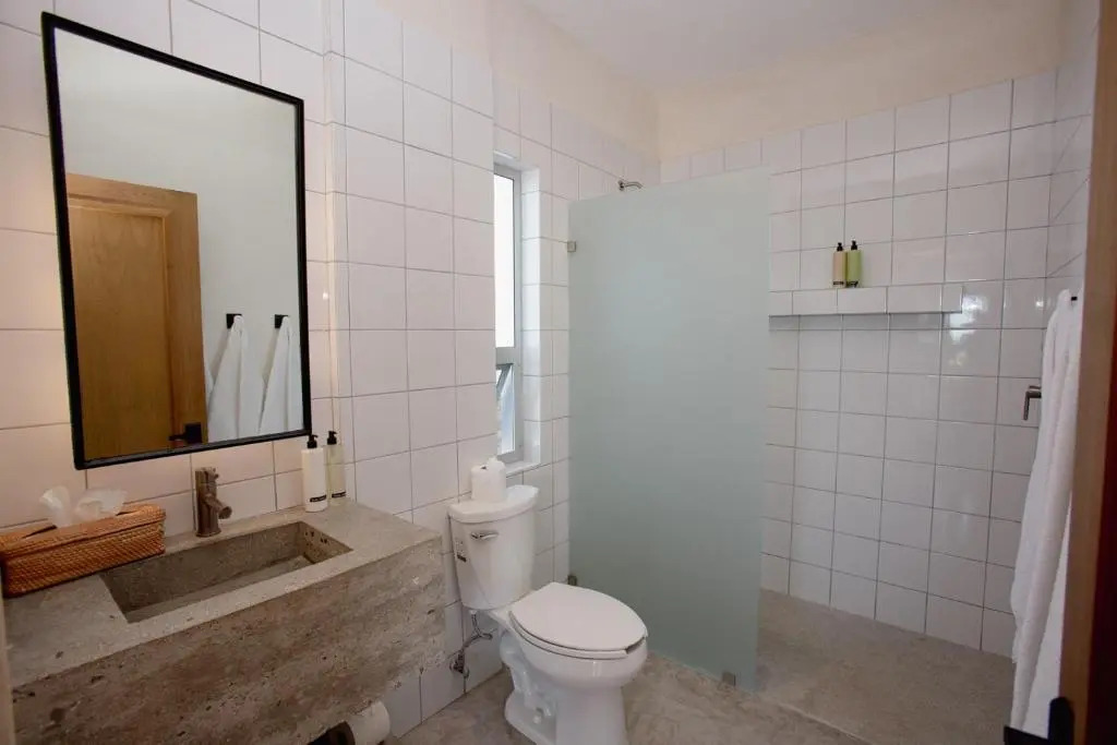 Topia Retreat - Surf Suite Sur