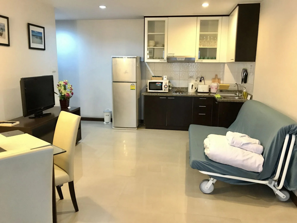 14 Place Sukhumvit Suites