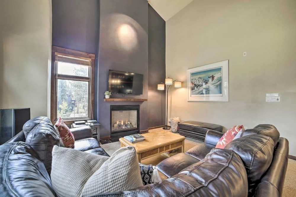 Modern Mammoth Lakes Condo: Ski, Hike, & More!