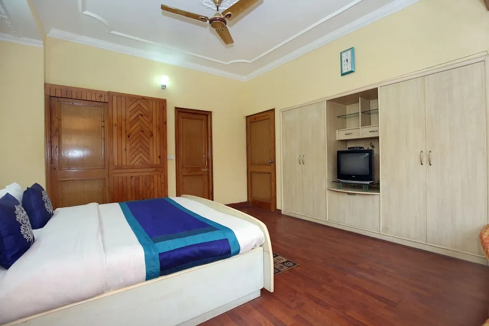OYO 10208 Home Valley View 2BHK Kasauli