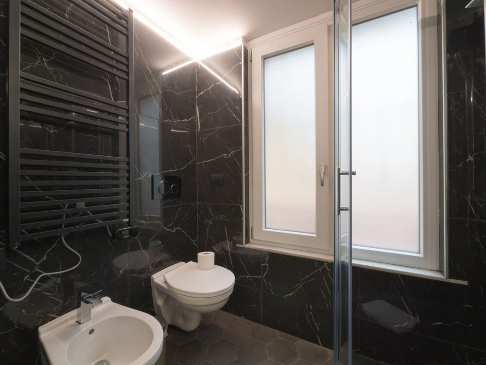 Farini - Charming One-bedroom Apartment in Isola Area