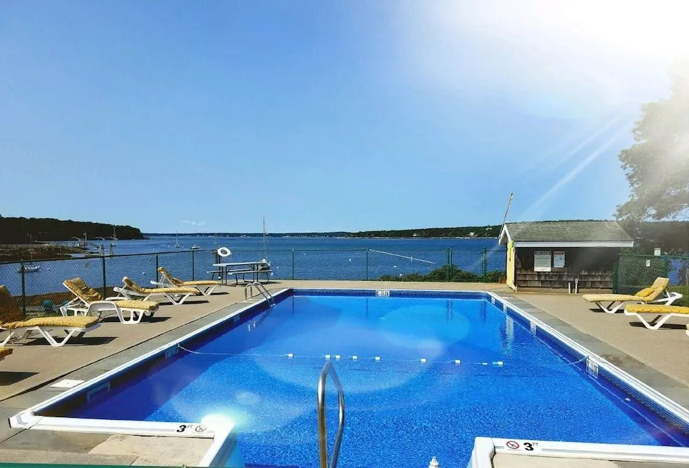 Smugglers Cove Inn