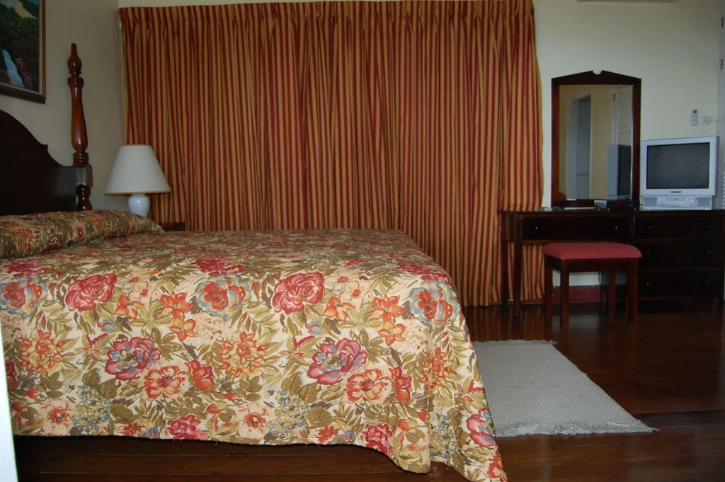 Inn at Shaw Park Gardens & Waterfalls