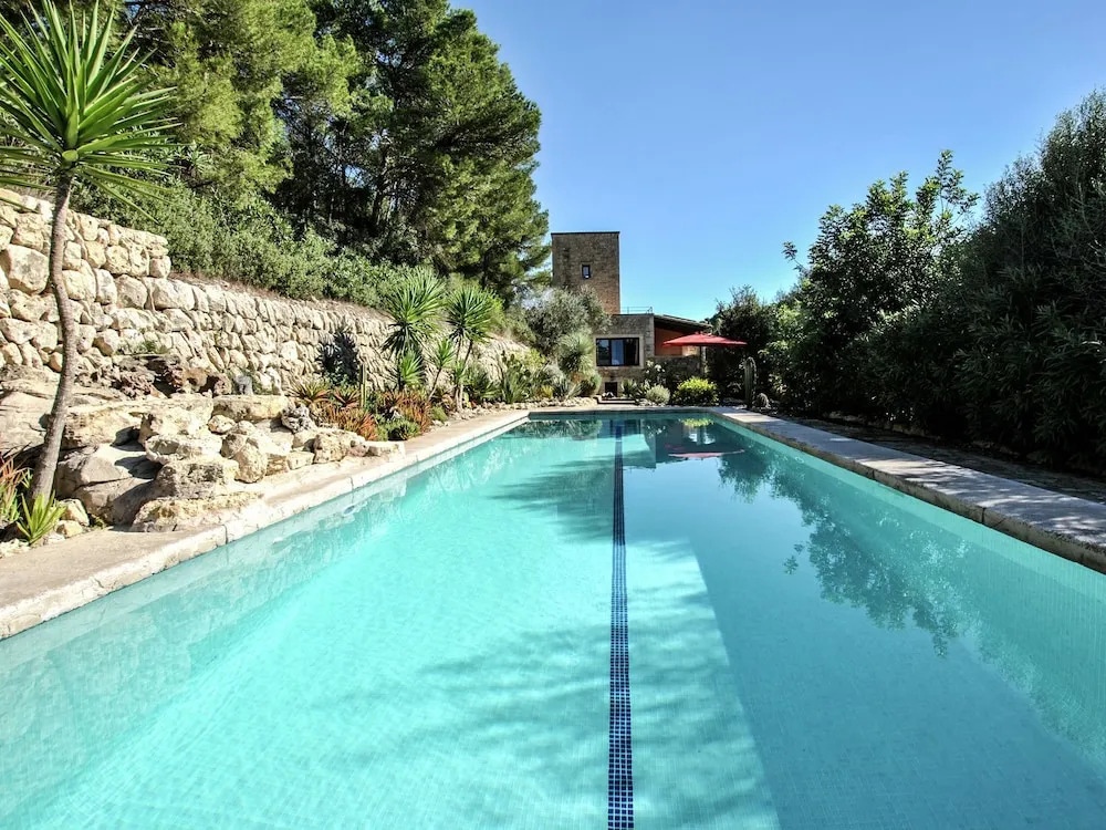 Luxurious Mansion in Montuïri With Sauna