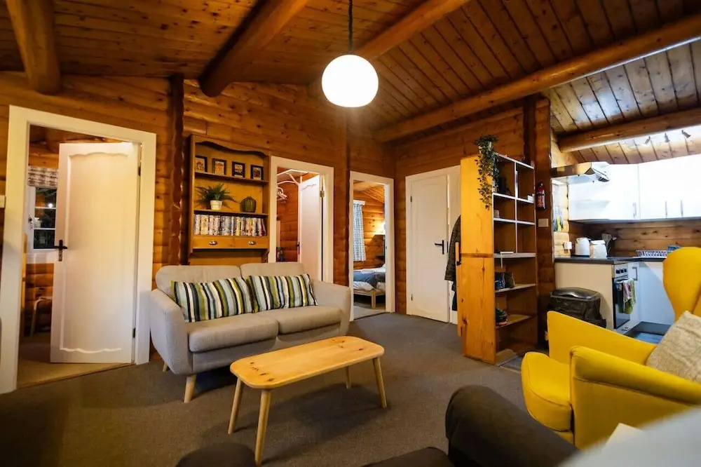 Rural 3 Bed Log Cabin Getaway