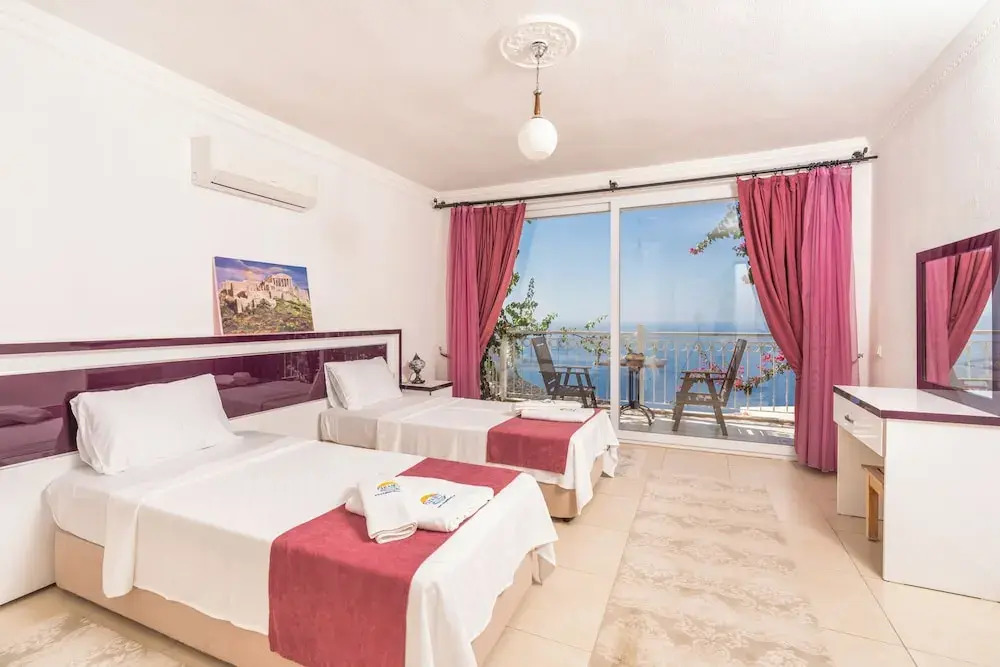 Villa Fuchsia 4-bedroom Retreat With Private Pool and Breathtaking View