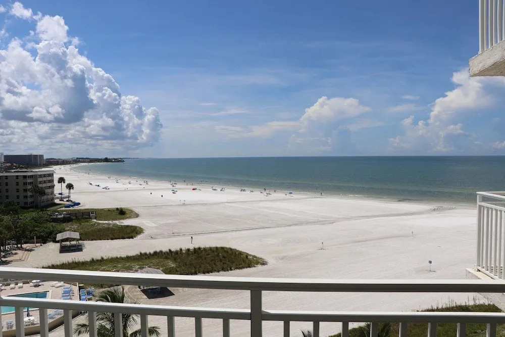 Jamaica Royale - 702 - 2 Br Condo