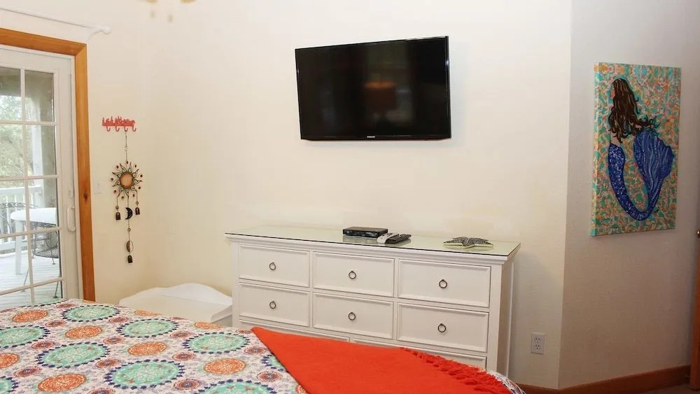 Catch a Breeze - 6 Br Home