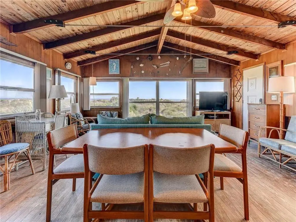 Pounds Cottage, 1 Bedroom, Ocean Front, Pet Friendly, Sleeps 5
