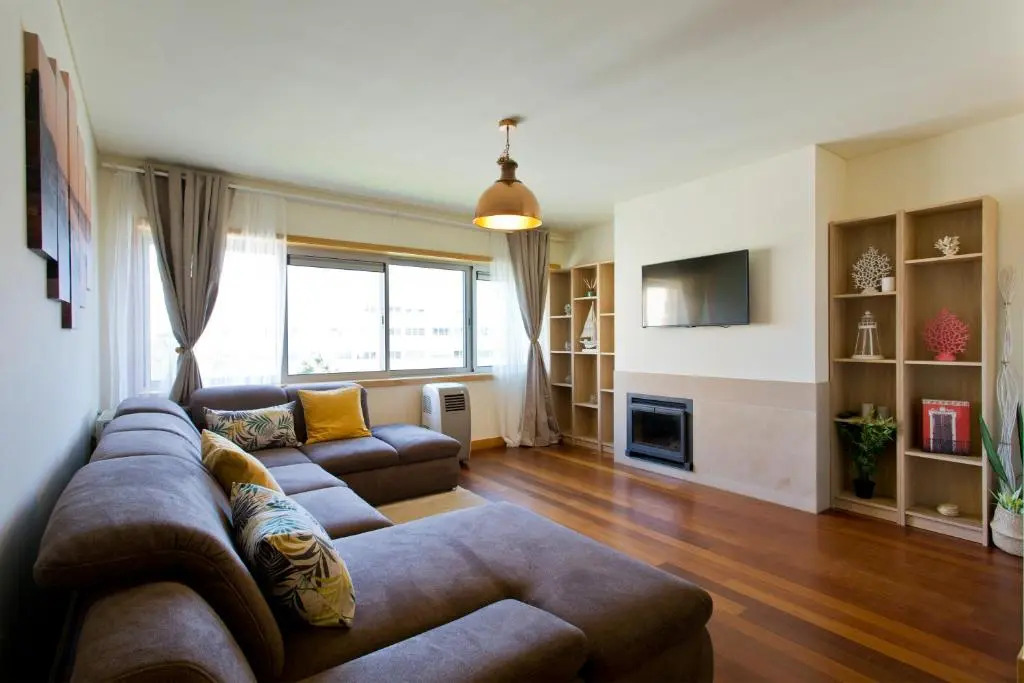 Stunning Sunny Flat - 2 min beach by Host Wise