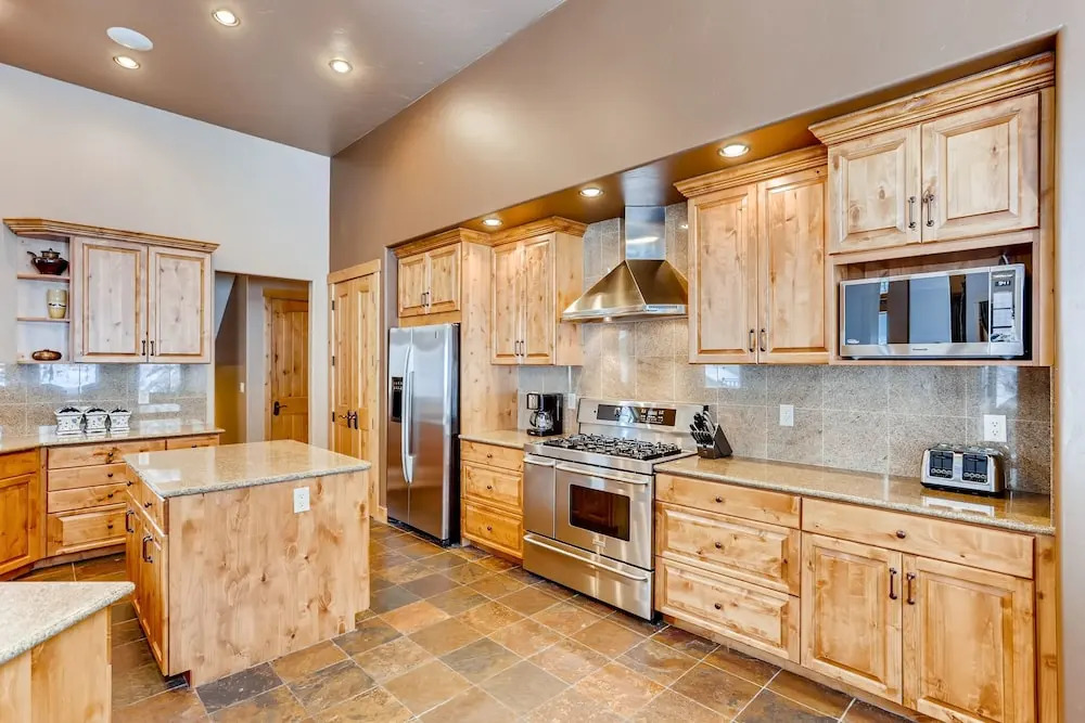 Luxurious All-suite Ski W/ Hot Tub 5 Bedroom Duplex