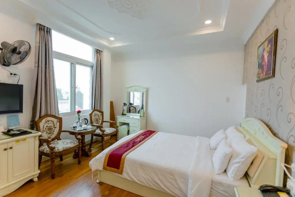 DAHLIALAND SAIGON HOTEL & SWIMMING PooL