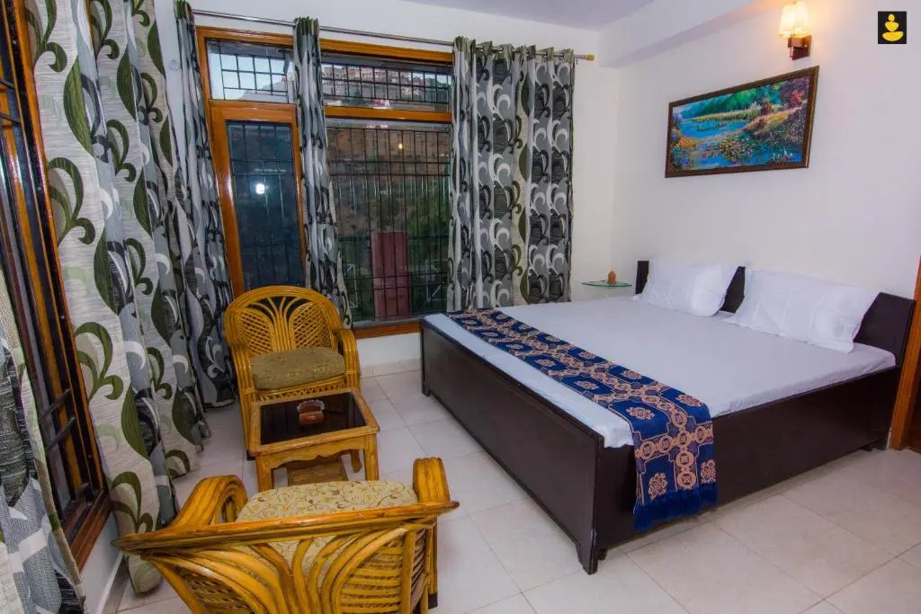 LivingStone 2BHK Cozy Homestay in Kasauli Hills