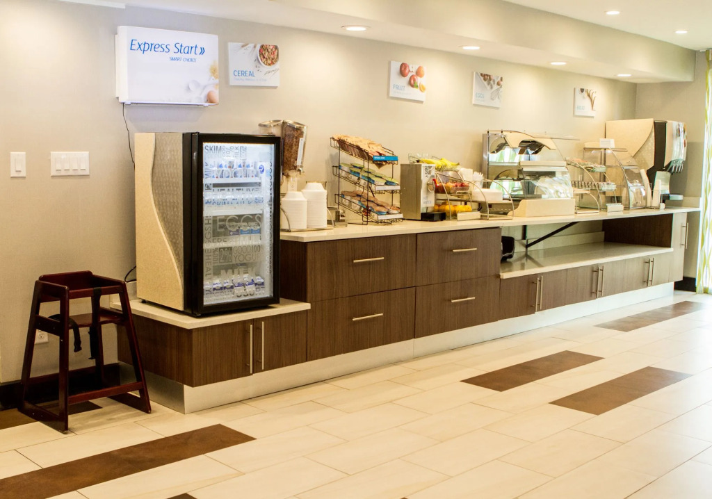 Holiday Inn Express & Suites San Antonio Medical - Six Flags by IHG
