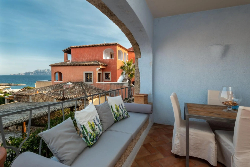 The property includes a double bedroom, a bathroom with a shower, large living room with sofa-bed (f-FIGAROLO1_PP