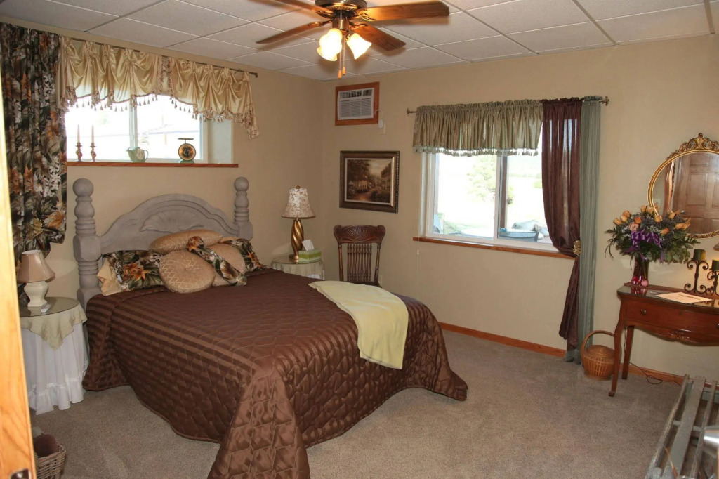Sawin Logs Inn