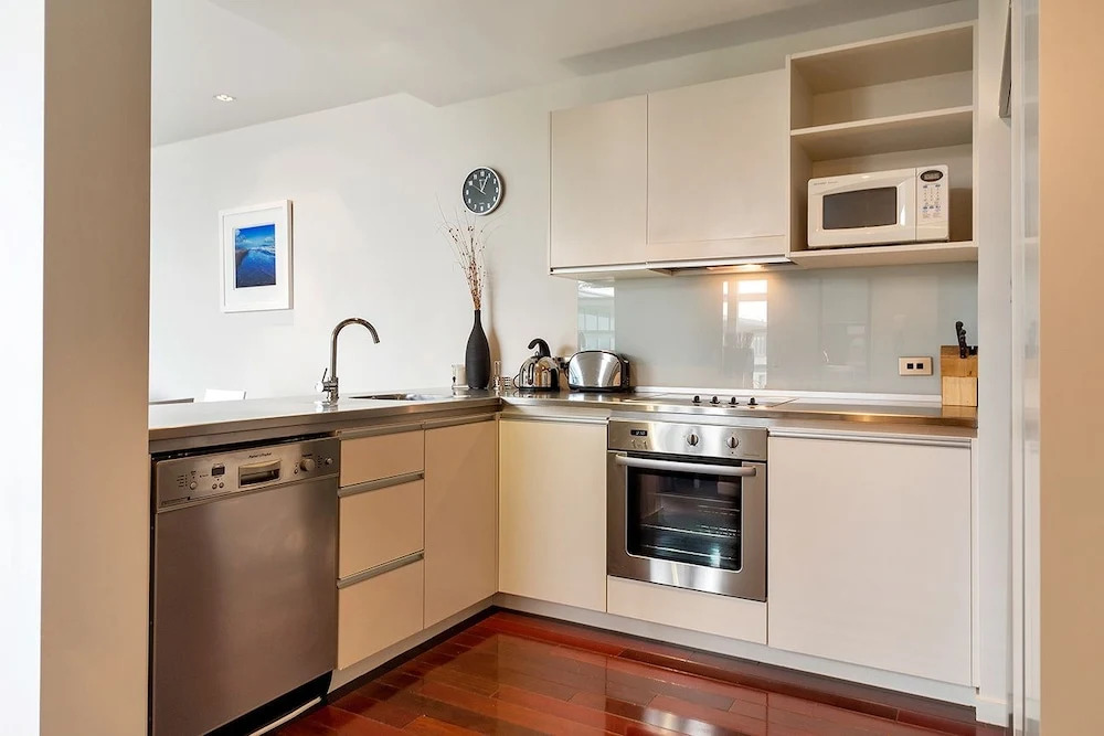 QV Get Away Viaduct Apartment - 945