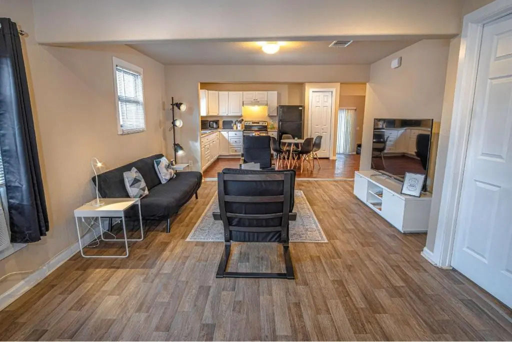 Nice 3B 2BA Near Downtown 2 Min AtandT Center
