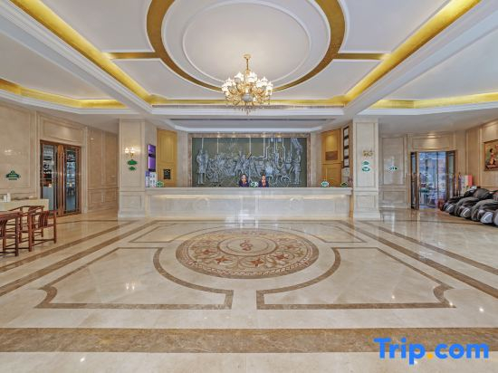 Vienna Hotel (Nandan Dongtian Jiuhai Scenic Area Jinfurong Square Branch)