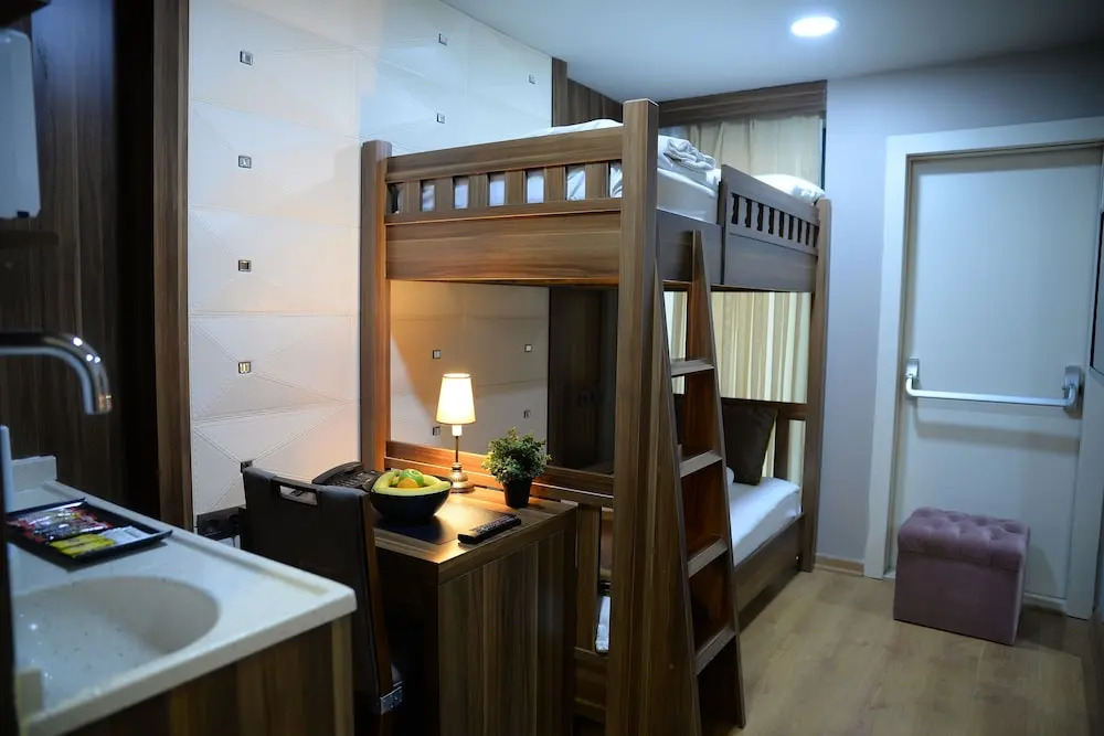 Perante Hotel Aziayli