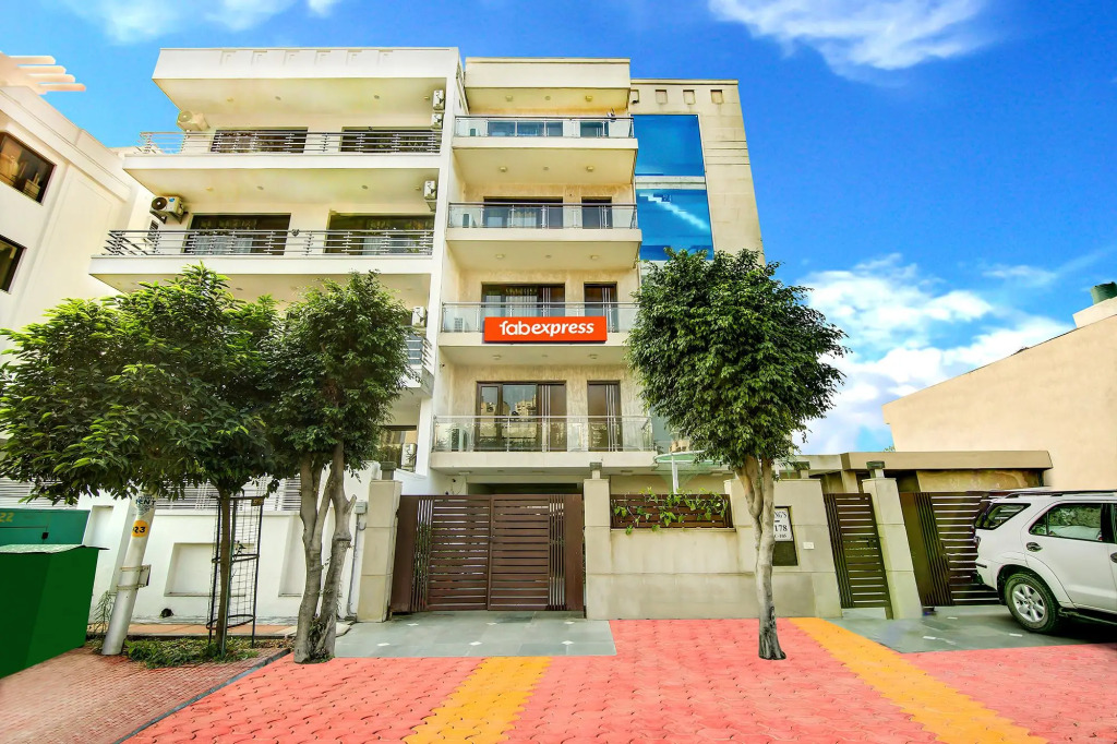 Via Hemkunt Residency - Nr Yatharth Super Speciality Hospital - Noida 110
