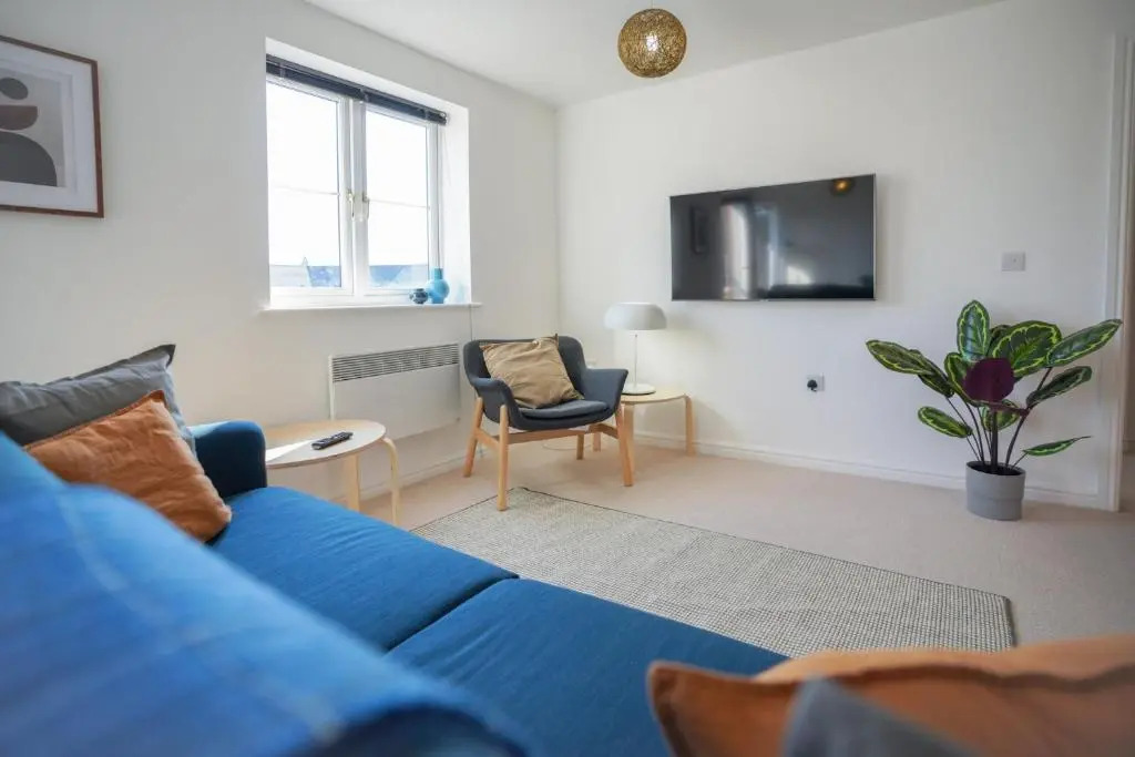 Rowsby Court - Stylish Apartment with Private Parking