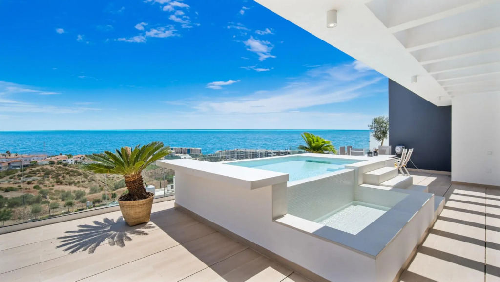 Yara In Fuengirola With 3 Bedrooms And 2 Bathrooms