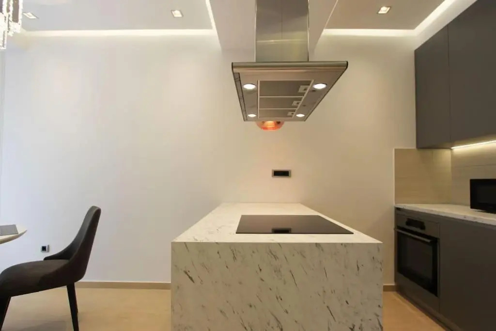 Modern 1BR apartment with swimming pool