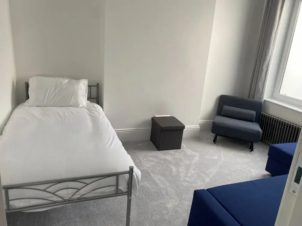 House - Sleeps 14 - Pets Ok - Parking - Garden