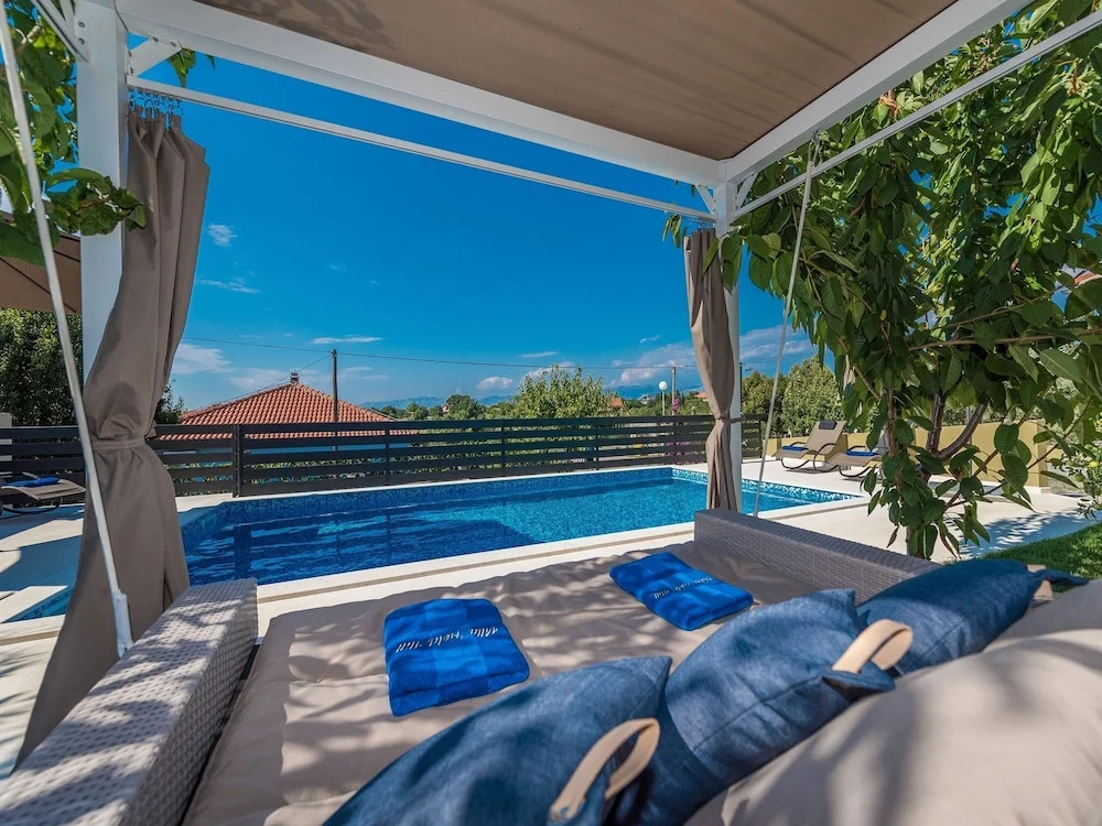 Elegant 4 Bedroom Villa With Private Swimming Pool, Nice Garden, Tennis Court