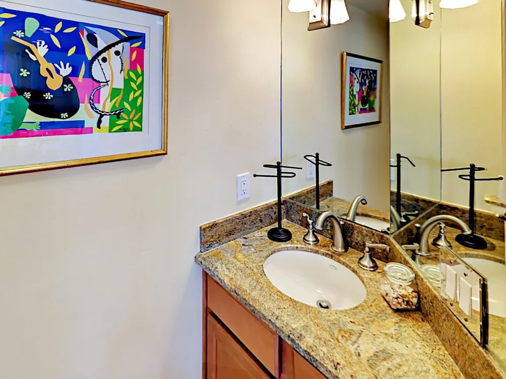 3br W/ Garage & Rooftop Deck - 1 Block To Beach 3 Bedroom Townhouse