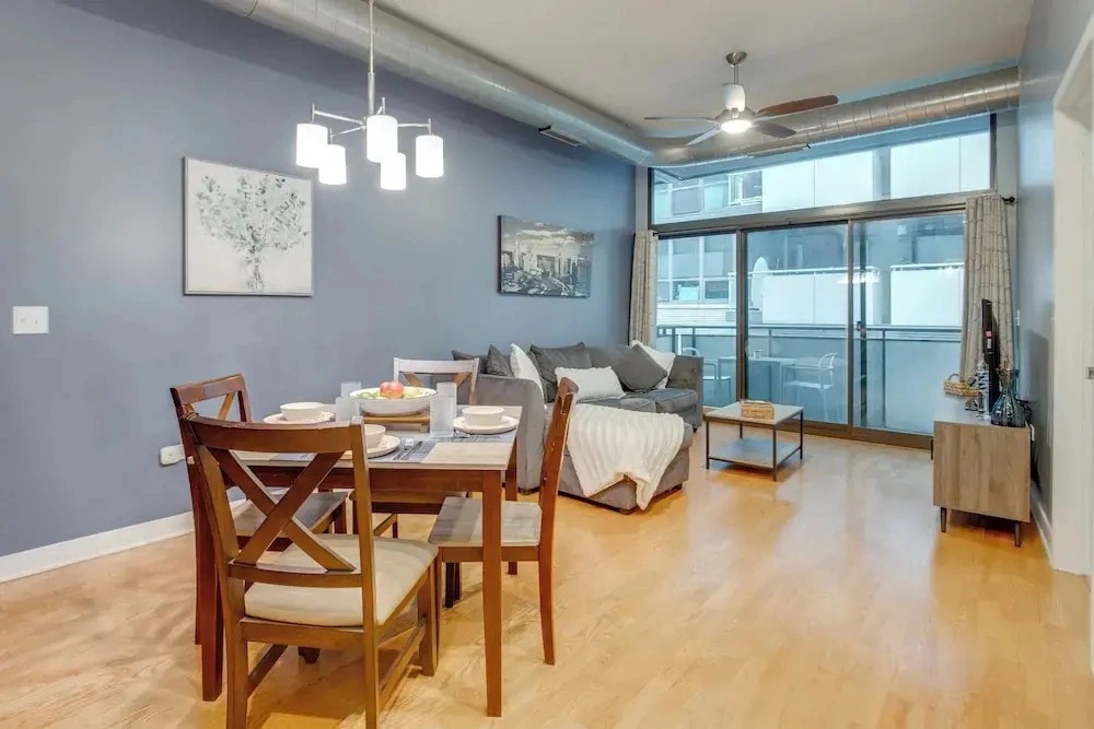 Near Fulton Market! Walkable West Loop Condo