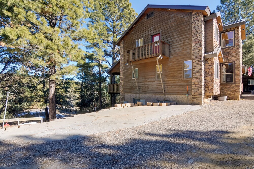 Woodsy Alton Couple's Retreat Near Bryce Canyon