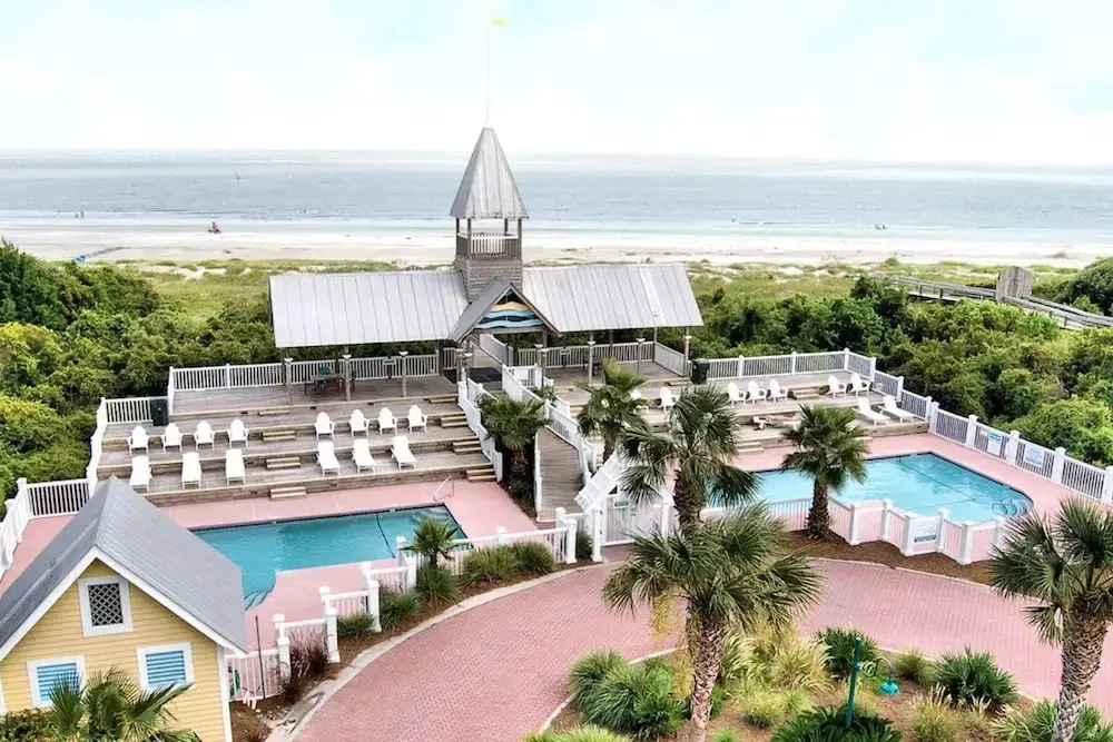 Luxury Cottage With Pools & Multiple Decks, 1/2 Block to Beach