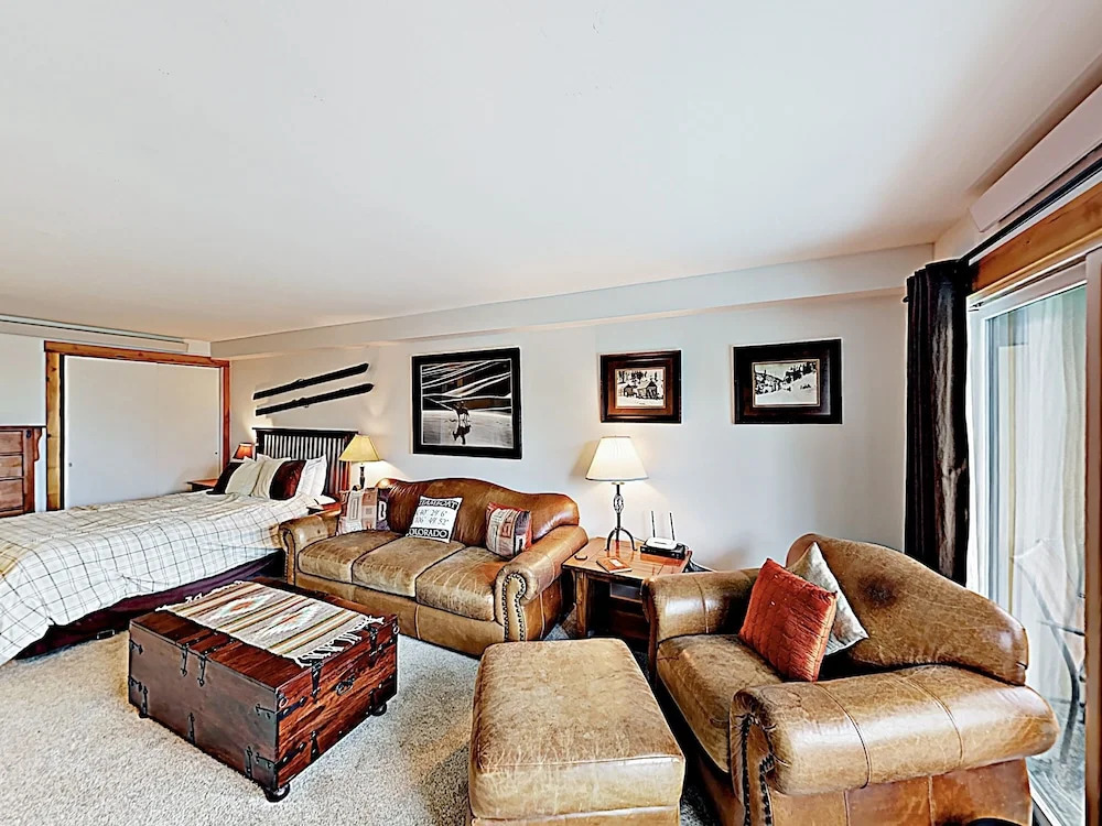 New Listing! Ski Studio W/ Pool, Sauna & Hot Tub Studio Bedroom Condo