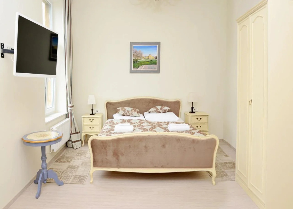 Apartments & Rooms Flowers