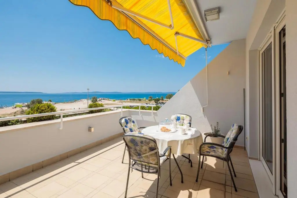 Seaside Apartment Gold 1row