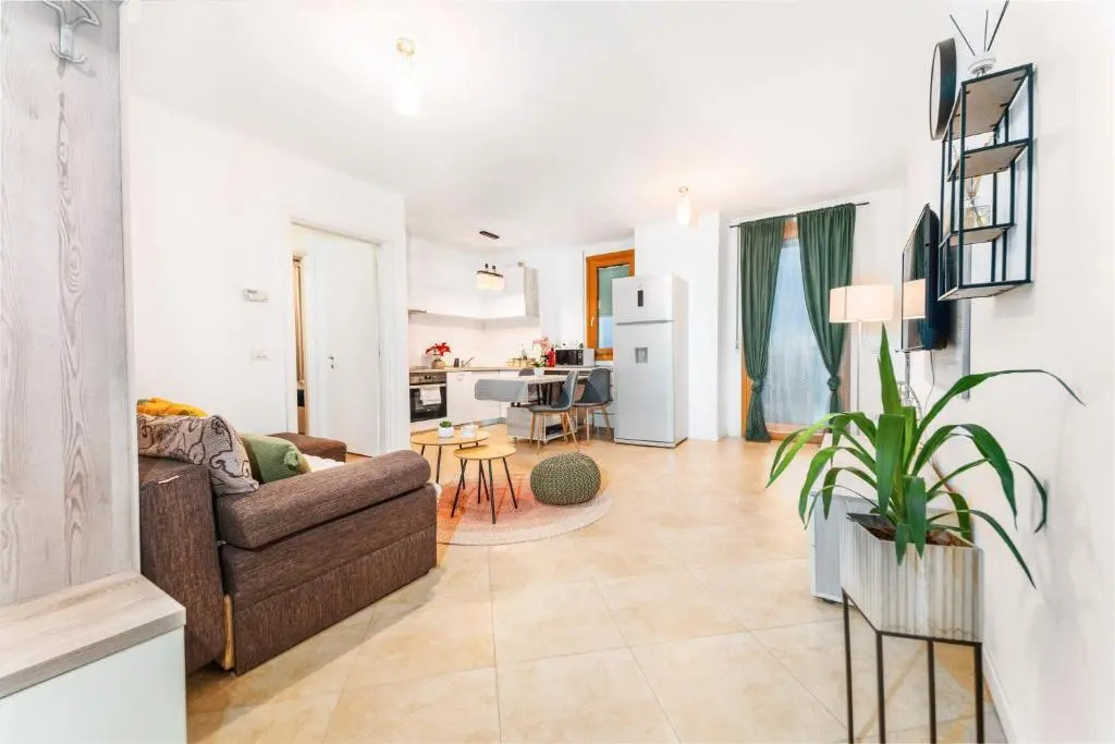 Central 700 square Fructus plaza - Eva apartment