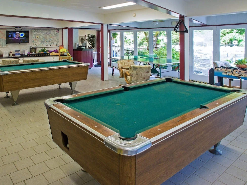 Chalet W/ Epic Mountain Views & Hot Tub 3 Bedroom Cabin