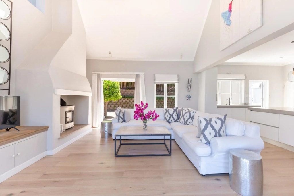 Sublime Five bed Property in Glorious Setting
