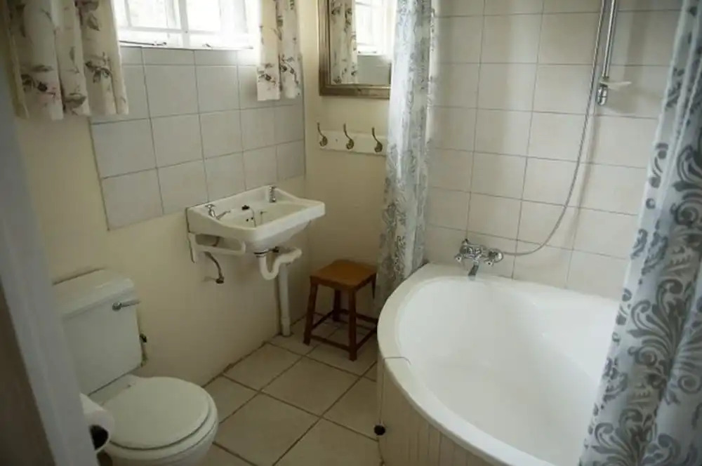 Twin Pools Lodge B and B