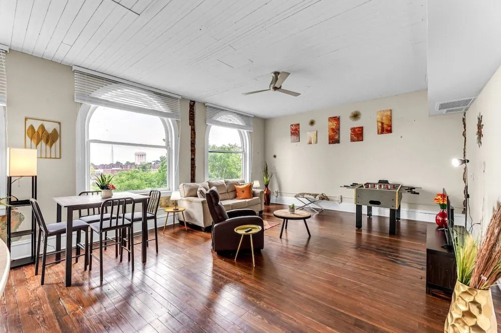 The Elm St Suite - Downtown Condo