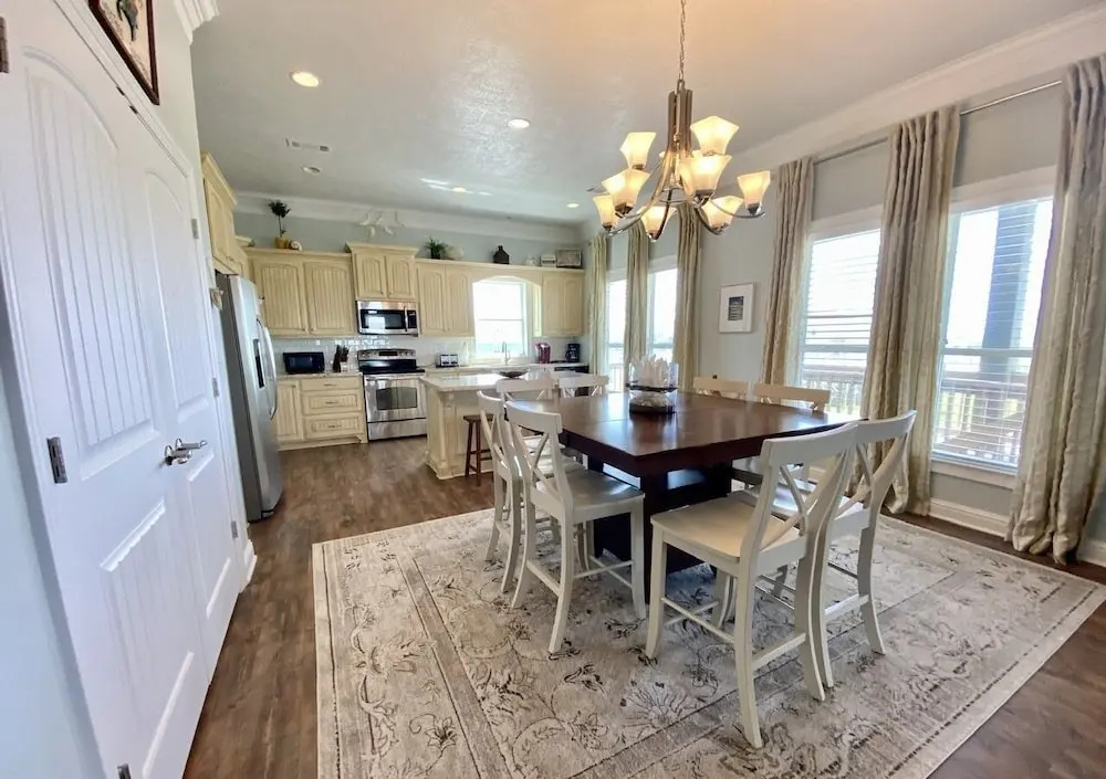 Knot Flying 3 Bedroom Home