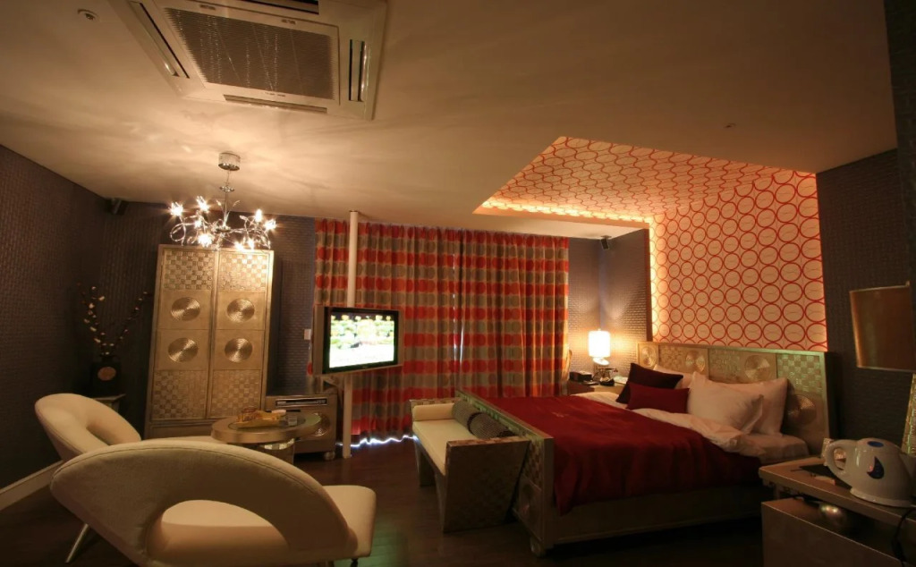 WIZ Hotel