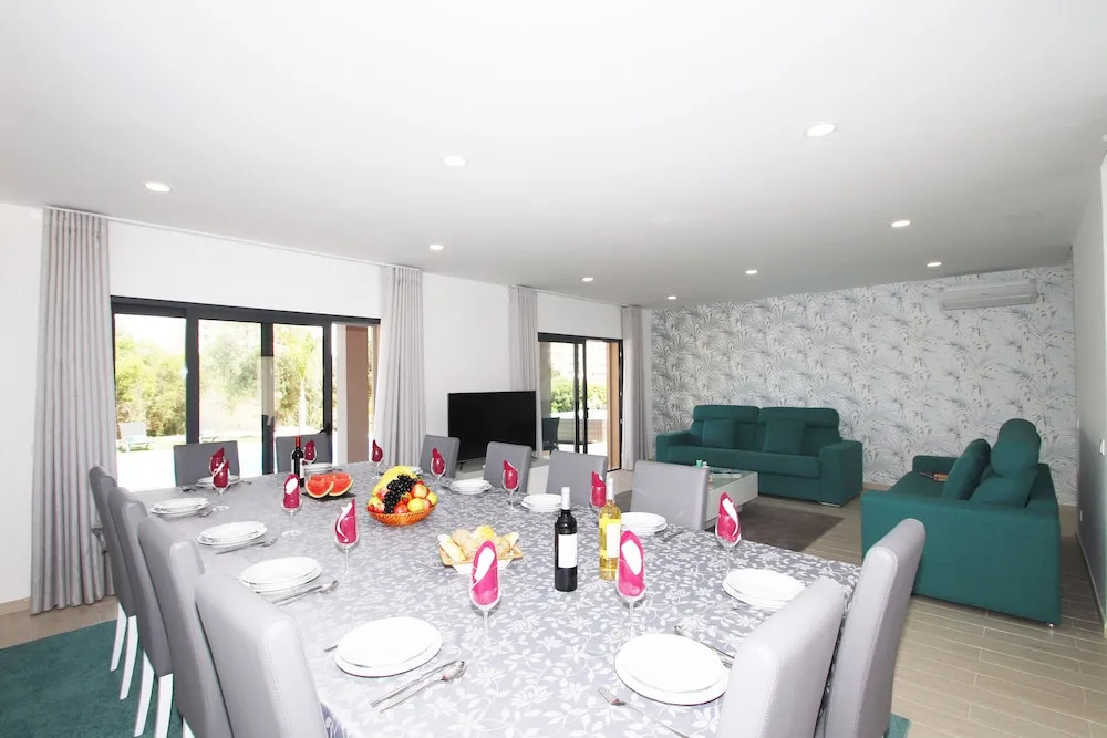 Villa Riviera - com piscina aquecível, 2 jacuzzis e BBQ em Armação de Pêra