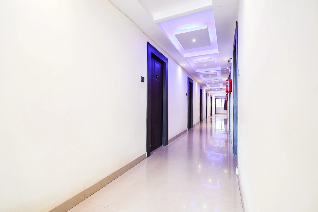 Collection O 83454 Hotel Hirak Inn