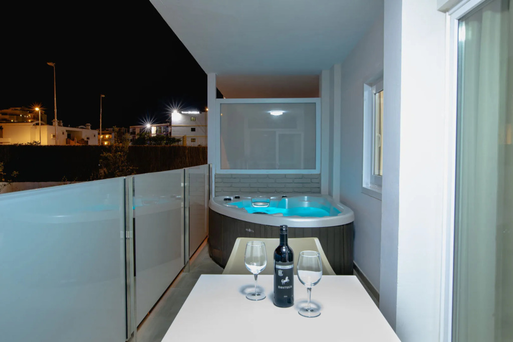 HL Suites Nardos - Only Adults