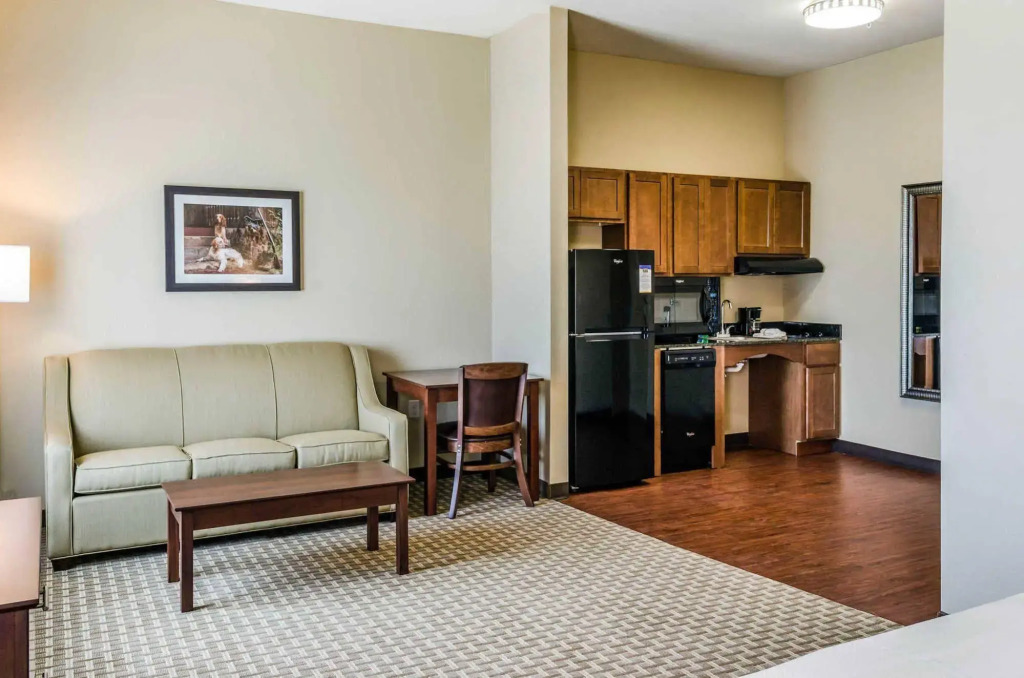 MainStay Suites Hackberry Sportsmans Lodge