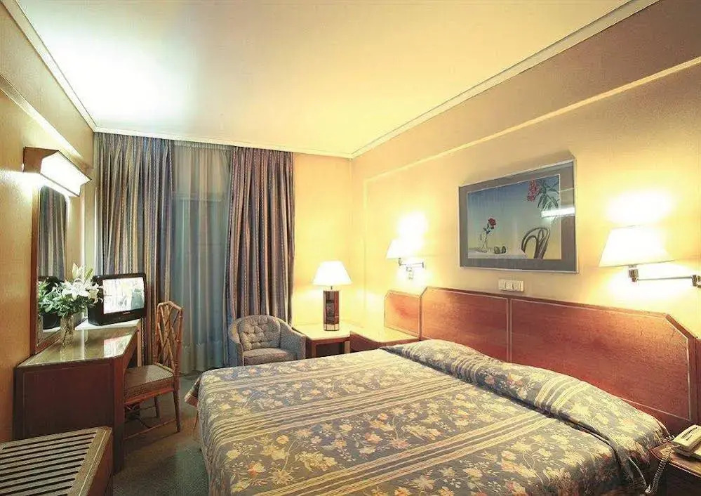 Ionis Hotel