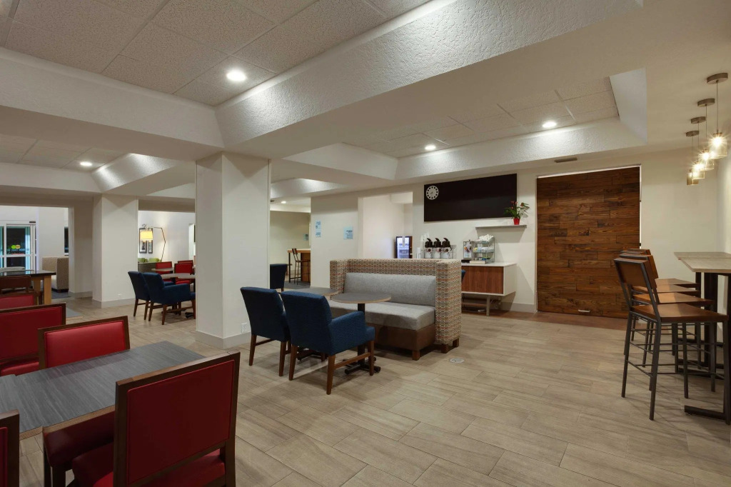Holiday Inn Express & Suites Orlando International Airport by IHG